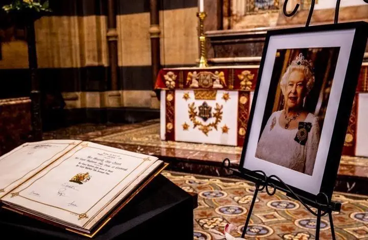 نعش الملكة إليزابيث الثانية يبدأ رحلته إلى لندن قبل جنازتها يوم الإثنين التالي