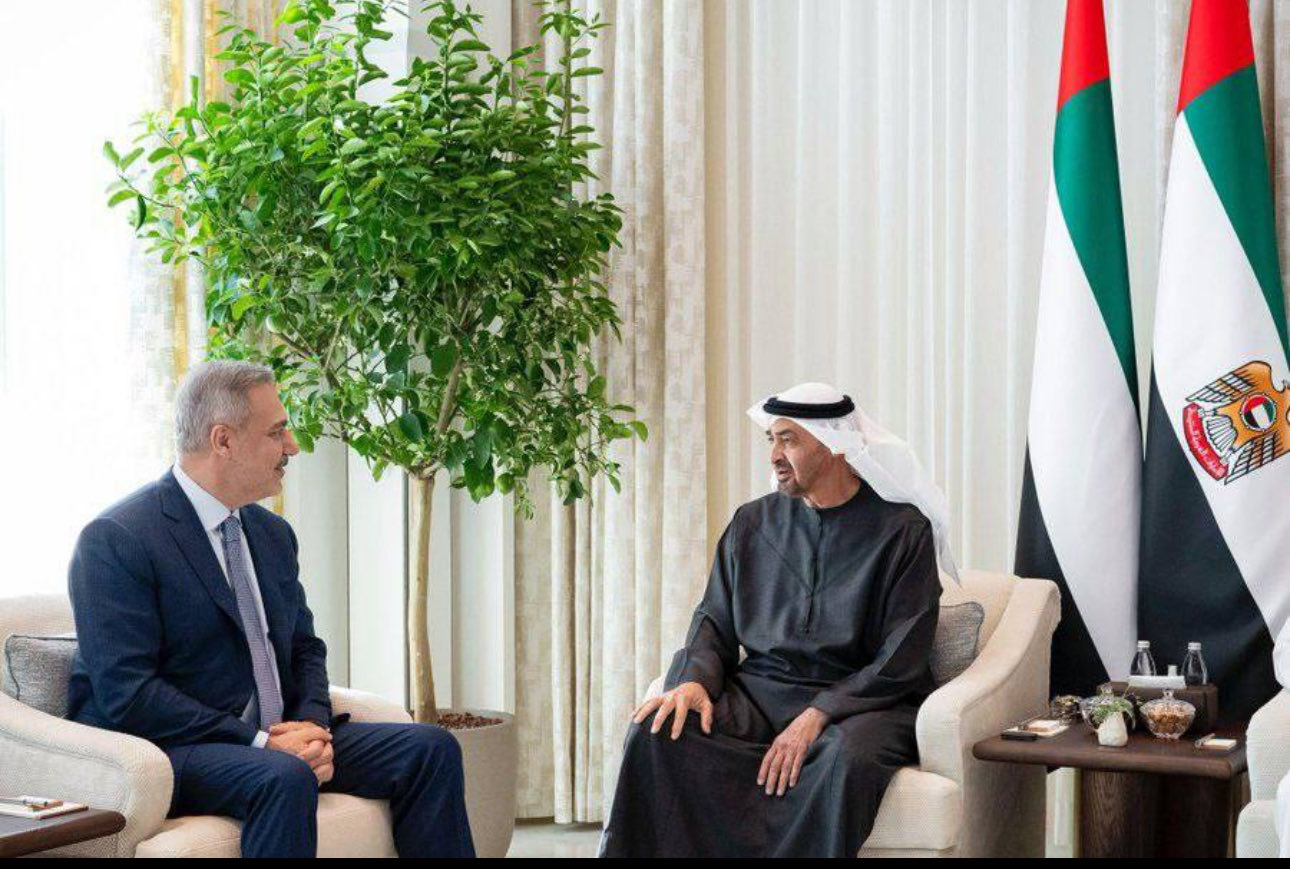 رئيس الدولة ووزير خارجية تركيا يبحثان الأوضاع في المنطقة