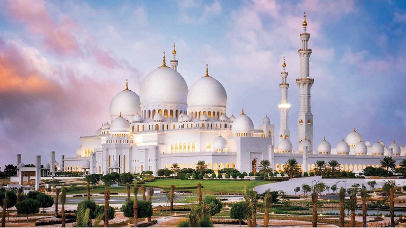 الإمارات تحدد خطبة الجمعة للحديث عن "البطولات والانتصارات" في حرب إيران