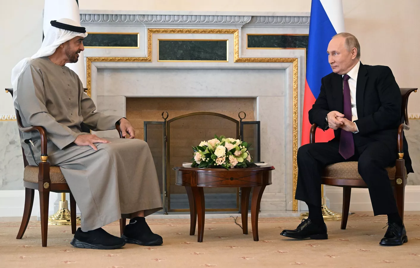 محمد بن زايد وبوتين يبحثان تداعيات الحرب في المنطقة