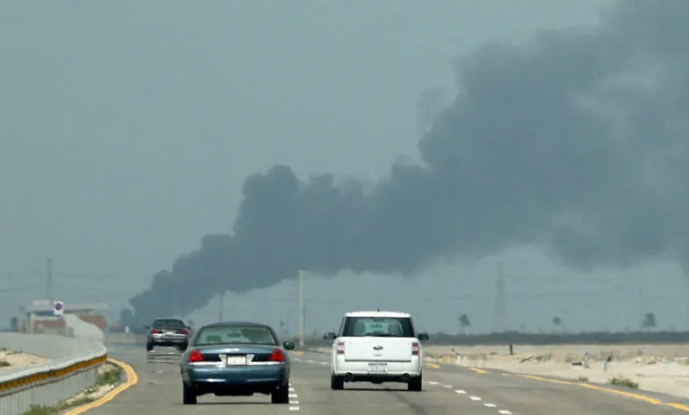 استهداف منشأتين نفطيتين هامتين في السعودية