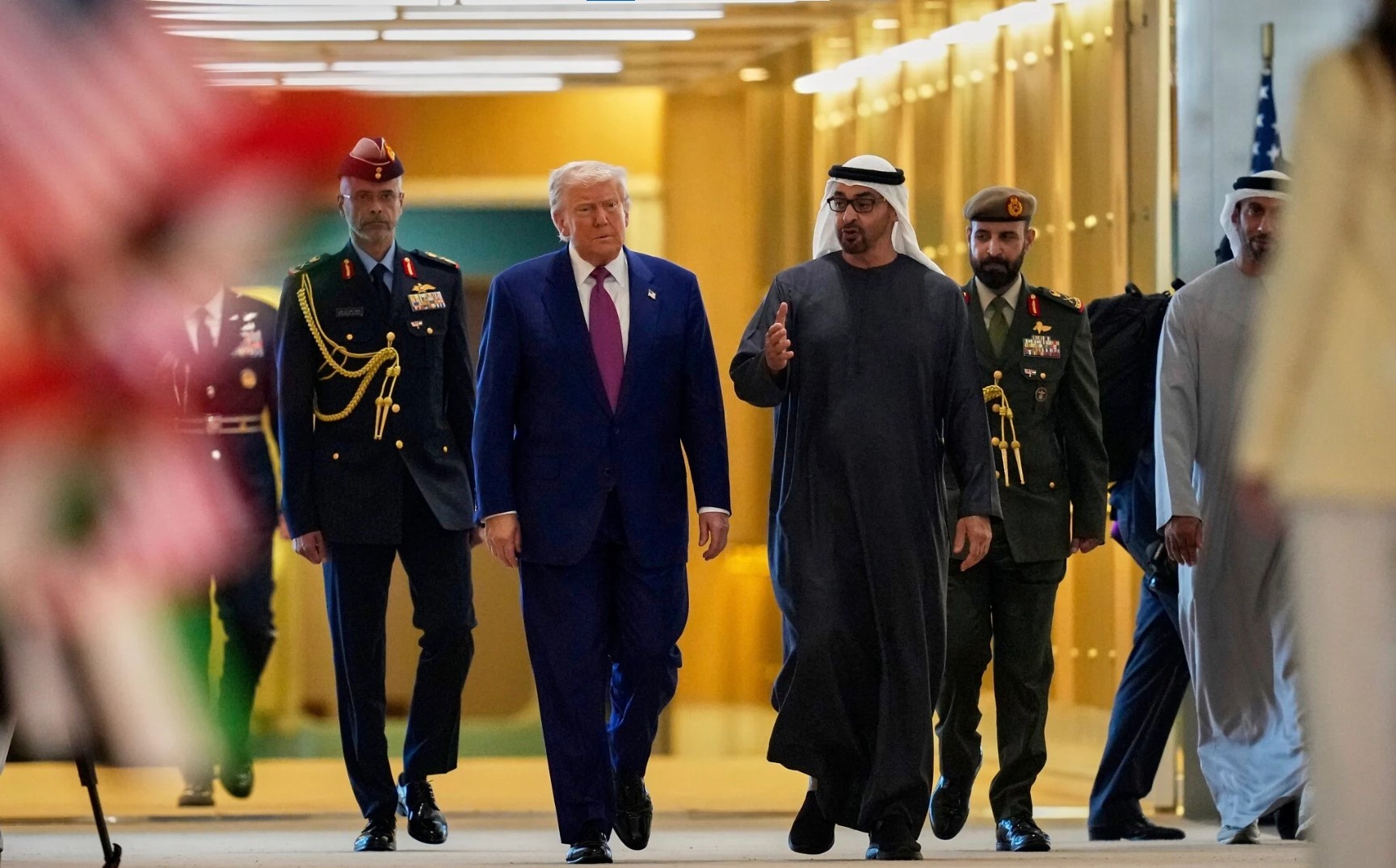 محمد بن زايد وترامب يبحثان الاعتداءات الإيرانية على الإمارات