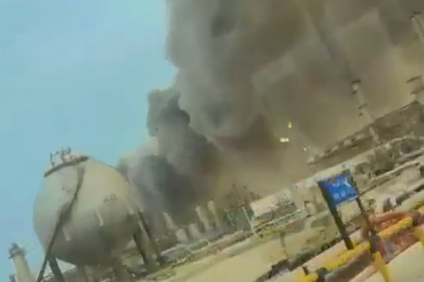 إغلاق مصفاة تابعة لأرامكو السعودية في رأس تنورة بعد تعرضها لهجوم إيراني