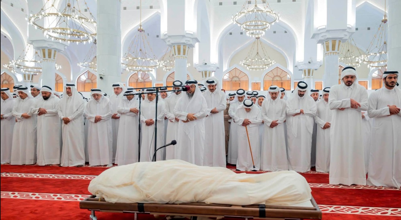 ناشطون إماراتيون ينعون أمير قطر السابق ويستذكرون مواقفه الداعمة لفلسطين وقضايا الأمة