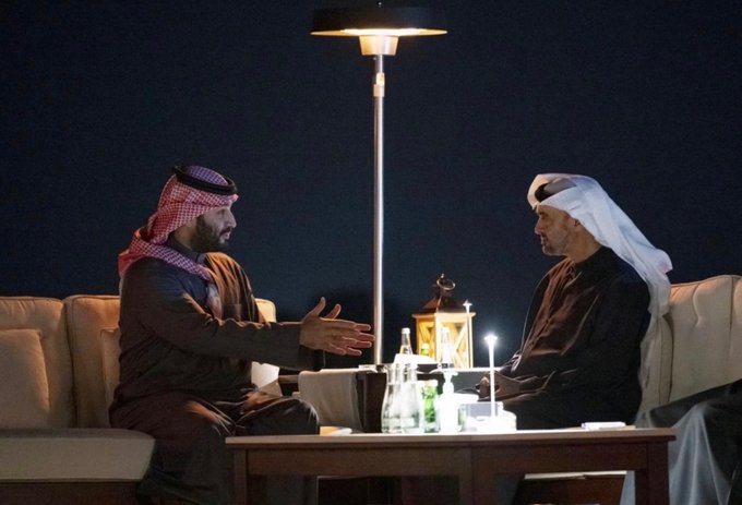 وول ستريت تضع خطط طوارئ تحسباً لتصاعد التنافس الاقتصادي بين الرياض وأبوظبي
