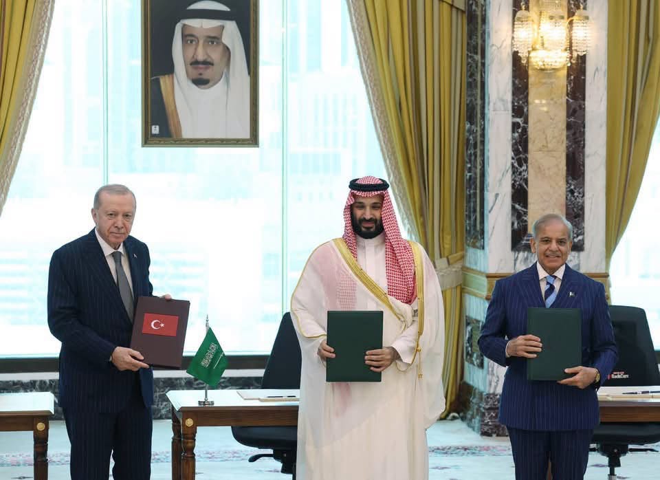 السعودية وتركيا وباكستان توقع “اتفاقية مكة للدفاع المشترك”