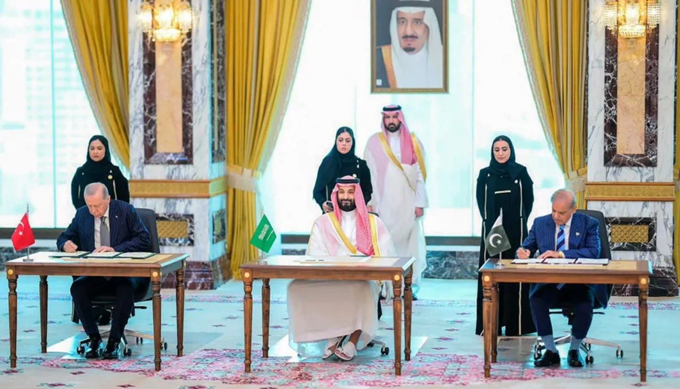 صحيفة بريطانية: السعودية عارضت انضمام مصر إلى "اتفاق مكة" بسبب أبوظبي