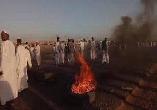 محتجون يطالبون بإزالة "مشروع إماراتي" وسط السودان