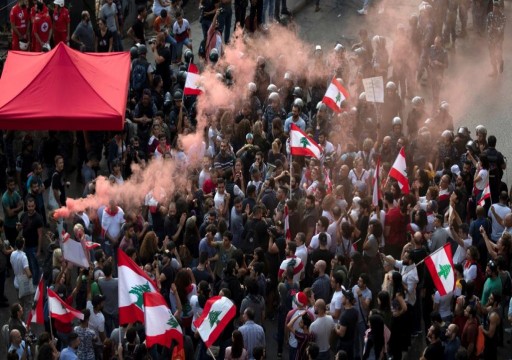 قوات الأمن تطلق الغاز المسيل للدموع وإصابة عشرات في احتجاجات بيروت