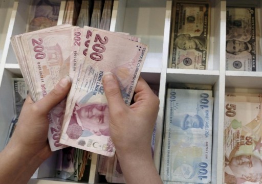 الليرة التركية ترتفع بعد تسجيل مستوى قياسي منخفض أمام الدولار