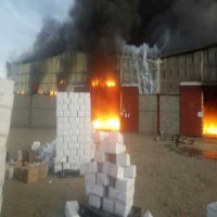 حريق هائل يلتهم مخازن الغذاء العالمي غربي اليمن