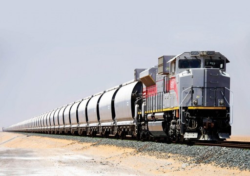 تقرير: تنافس بين "الإمارات السبع" تسبب بتأخير مشروع السكة الحديدة