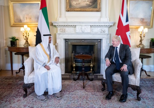 محمد بن زايد يبحث مع رئيس الوزراء البريطاني التطورات الإقليمية