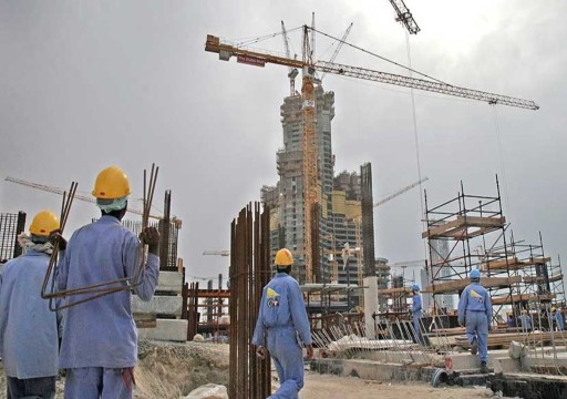 الإمارات تحظر العمل تحت الشمس خلال "وقت الظهيرة" حتى منتصف سبتمبر