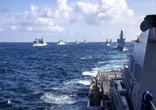 البحرية الأمريكية تعلن استهداف زورقين مفخخين للحوثيين