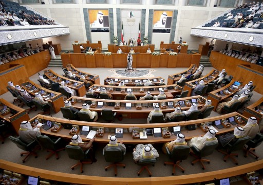 البرلمان الكويتي يرفض سحب الثقة من وزير الأشغال
