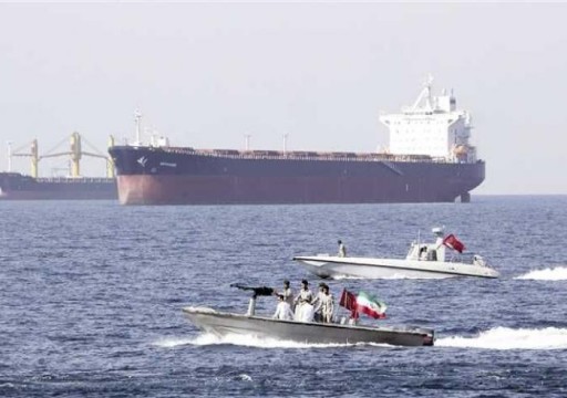 غرق سفينة إنزال إيرانية في مياه الخليج وفقدان طاقمها