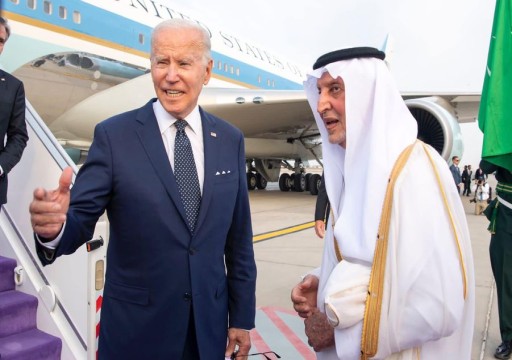 أمير مكة يستقبل الرئيس الأمريكي لدى وصوله مطار جدة