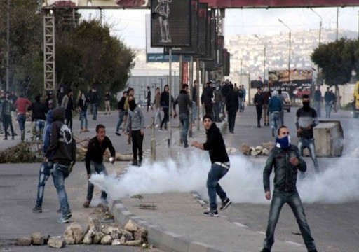 إصابة عشرات الفلسطينيين برصاص وغاز الاحتلال جنوبي الضفة