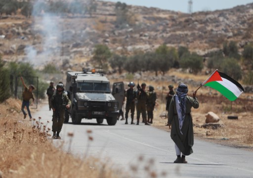 استشهاد فلسطيني وإصابة العشرات خلال مواجهات مع الاحتلال بالضفة