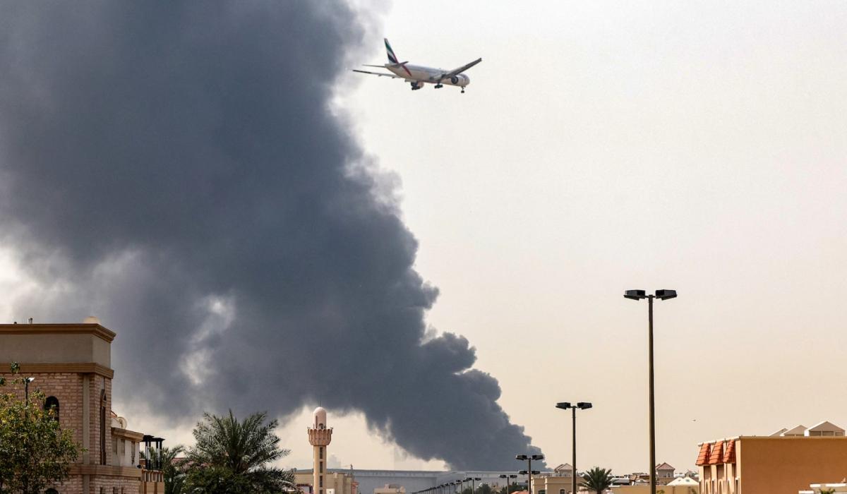 صحيفة فرنسية: الحرب الإيرانية تجبر أبوظبي على إعادة تنظيم شبكة إمداد الدعم السريع بالسلاح