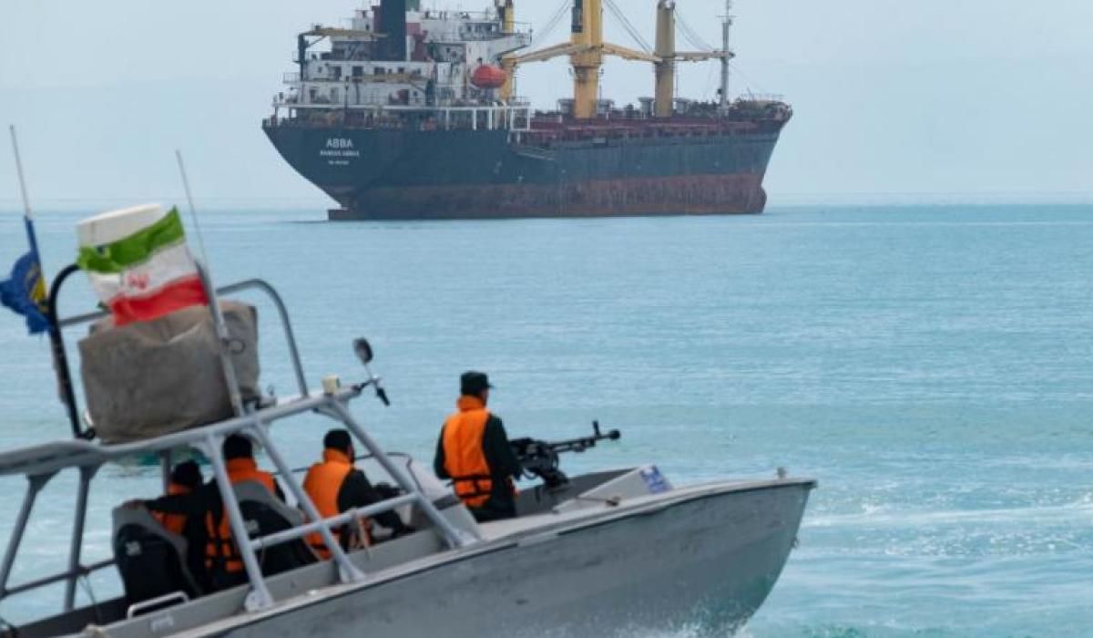 محلل سياسي إيراني: قد تضطرنا واشنطن إلى السيطرة على سواحل الإمارات والبحرين