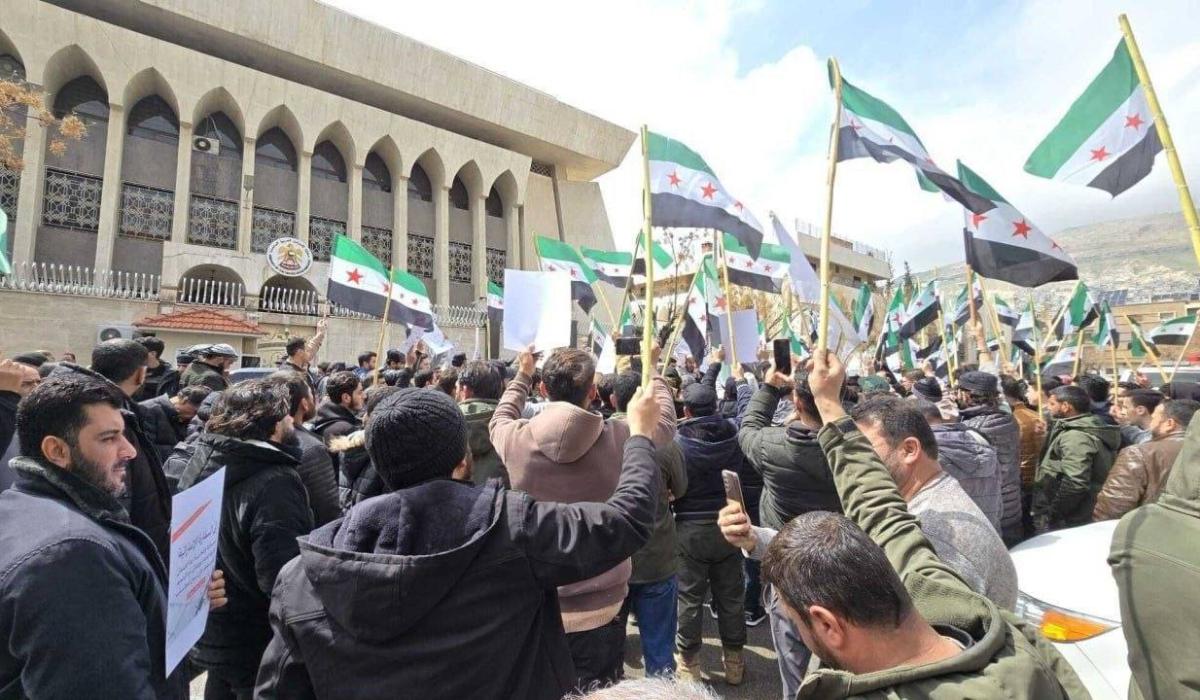 في بيان شديد اللهجة.. الإمارات تعلق على تظاهرة أمام سفارتها في دمشق طالبت بالإفراج عن البويضاني