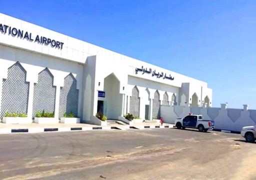تكتل قبلي يمني يطالب بسرعة تشغيل مطار حولته الإمارات إلى مقر عسكري