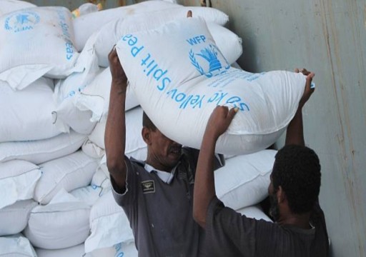 الغذاء العالمي يحذر من احتمال تعليق مساعداته في اليمن