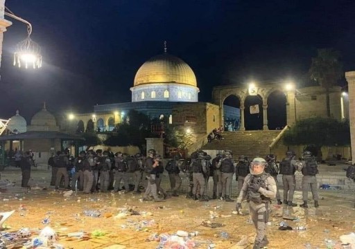 قوات الاحتلال الإسرائيلي تعاود الاعتداء على المصلين بالمسجد الأقصى