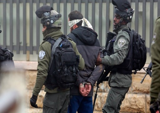جيش الاحتلال الإسرائيلي يعتقل 12 فلسطينيا في الضفة
