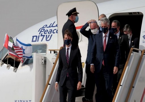 إماراتيون: هبوط الطائرة الإسرائيلية في أبوظبي “نكسة جديدة ويوم أسود في تاريخ الدولة”