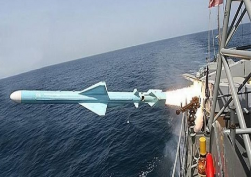 مقتل 30 من أفراد البحرية الإيرانية في حادثة قصف السفينة الحربية عن طريق الخطأ