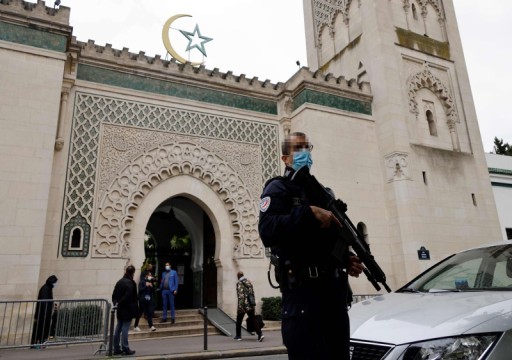 السلطات الفرنسية تعتزم إغلاق 7 مساجد وجمعيات بحلول نهاية العام