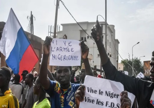 النيجر.. الانقلابيون يتهمون الحكومة بالسماح لفرنسا بالتدخل عسكرياً لتحرير "بازوم"