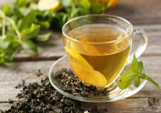 علماء: تناول الشاي الأخضر مفيد جداً للطعام