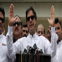 وسط اتهامات بالتزوير.. عمران خان يعلن فوزه بانتخابات باكستان