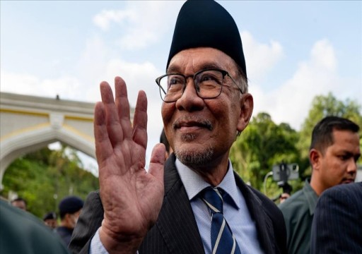 البرلمان الماليزي يمنح رئيس الوزراء الجديد أنور ابراهيم الثقة