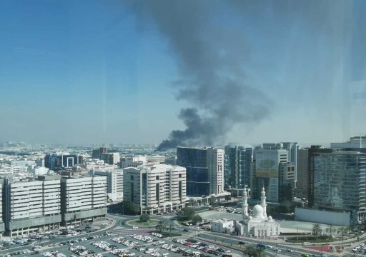 "الدفاع المدني" يعلن السيطرة على حريق كبير في "المنطقة القديمة" بدبي