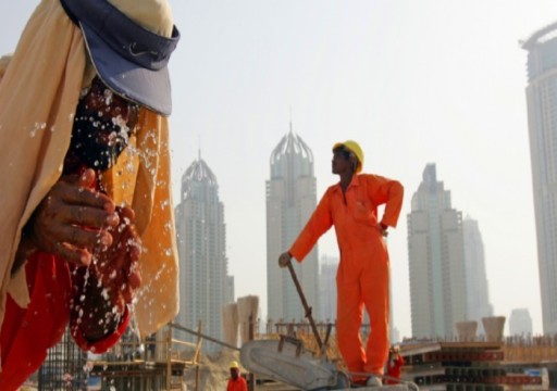 العفو الدولية تتهم أبوظبي بترحيل مئات العمال الأفارقة بعد اعتقالهم في ظروف "مهينة"