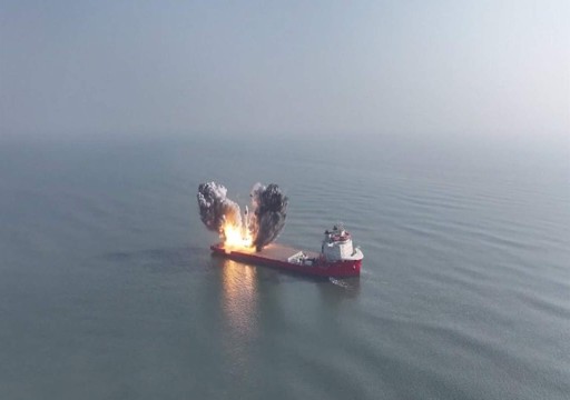 الجيش الأمريكي يؤكد إصابة إحدى سفنه بهجوم زورق حوثي بالبحر الأحمر