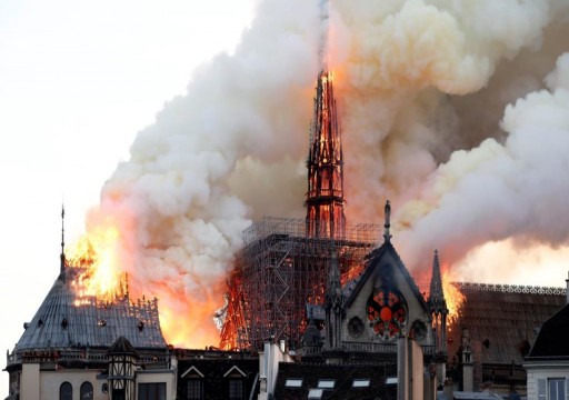 حريق يلتهم كاتدرائية "نوتردام" والسلطات الفرنسية تعجز عن اخماده