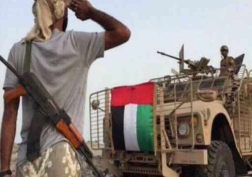 مسؤول يمني يتهم أبوظبي بتسليم رواتب 90 ألف "مرتزق" شهريا