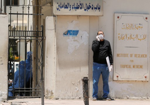 أطباء في مصر يشكون من محاولات لتكميم أفواههم في أزمة كورونا