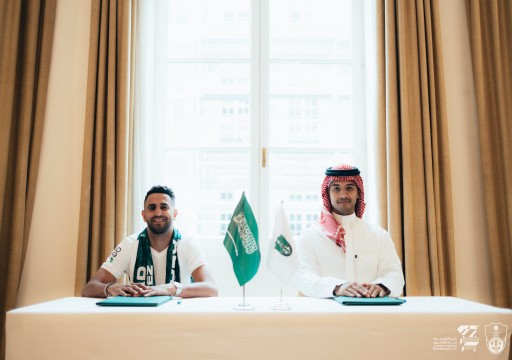 الأهلي السعودي يعلن ضمّ الجزائري رياض محرز إلى صفوفه