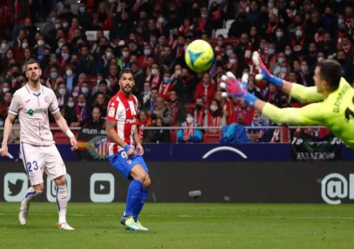 أتلتيكو مدريد يصعق خيتافي بعشرة لاعبين في الدوري الإسباني