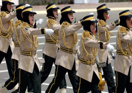وزير الدفاع الكويتي يعتمد إلحاق النساء بالجيش بضوابط "الإفتاء"