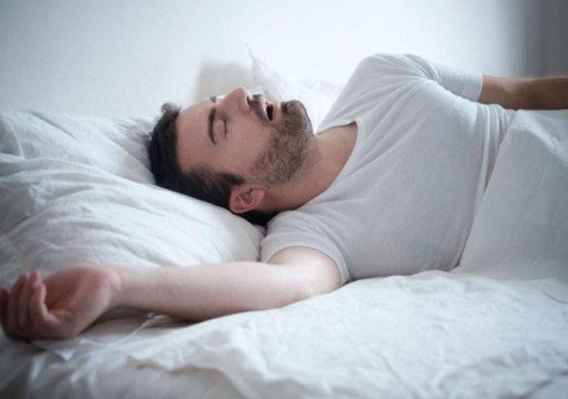 دراسة: النوم المتقطع وغير المنتظم يعرضك للسمنة وارتفاع ضغط الدم