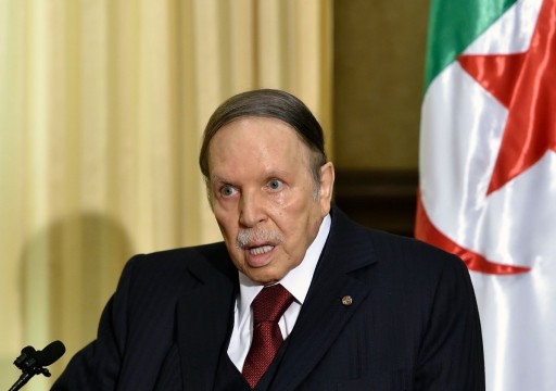الرئيس الجزائري يعلن نيته الاستقالة قبل نهاية ولايته