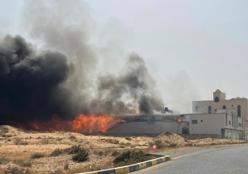 الدفاع المدني يعلن السيطرة على حريق بمصنع عطور في أم القيوين